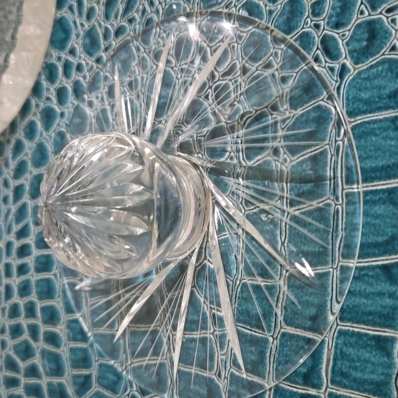 Elegant Crystal Jar with Lid - Picture 4 of 8